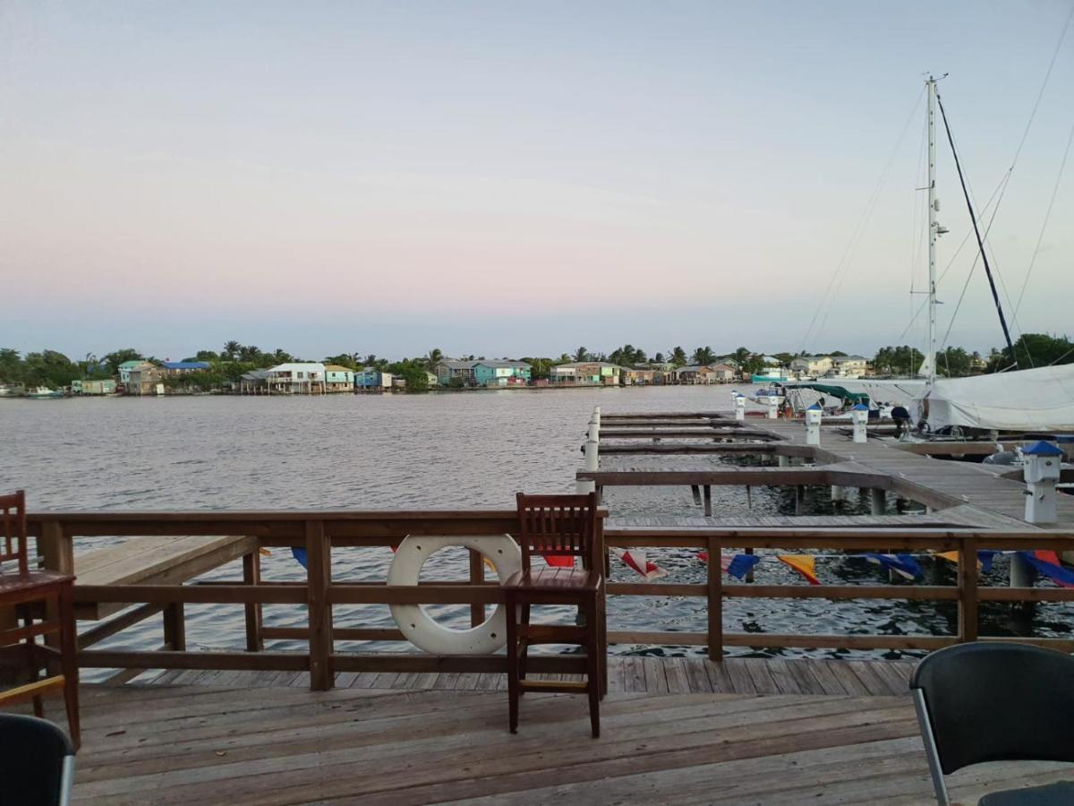 Hotel And Dive Center Roatan Yacht Club French Harbour 外观 照片