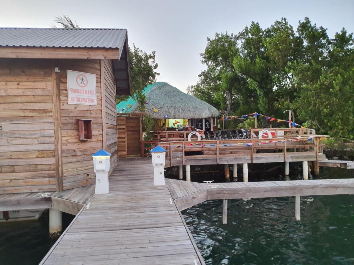 Hotel And Dive Center Roatan Yacht Club French Harbour 外观 照片