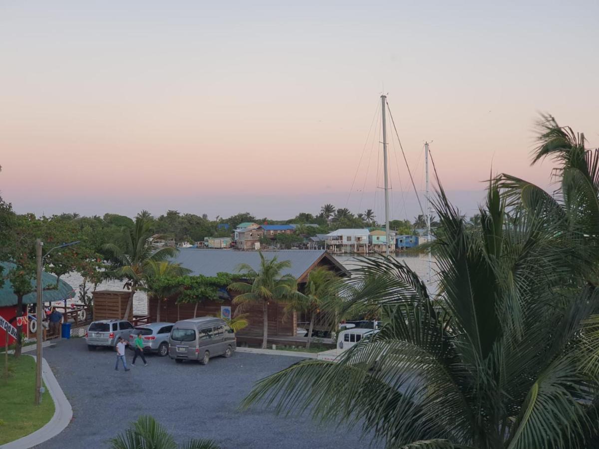 Hotel And Dive Center Roatan Yacht Club French Harbour 外观 照片